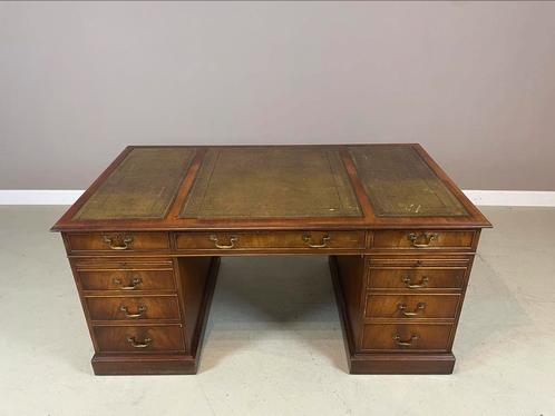 Origineel klassiek Engels Chesterfield bureau in nette staat, Huis en Inrichting, Bureaus, Gebruikt, Bureau, Ophalen