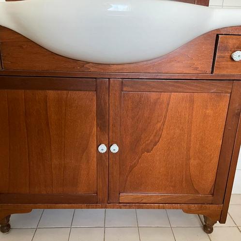 Brocante badkamer meubel + wasmand en kapstok bijbehorend, Huis en Inrichting, Badkamer | Badkamermeubels, Gebruikt, Wastafelkast