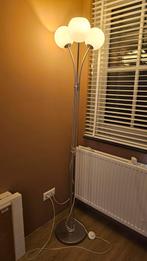 Stijlvolle Staande Lamp met 3 Bollen, Huis en Inrichting, Lampen | Vloerlampen, Ophalen, Gebruikt, Glas, Modern