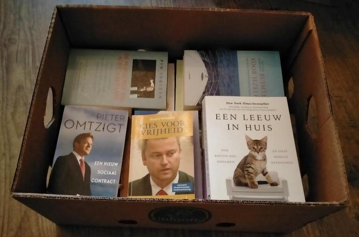 Teab doos 28 boeken oa politiek, maatschappij ea, zie titels, Boeken, Overige Boeken, Gelezen, Ophalen