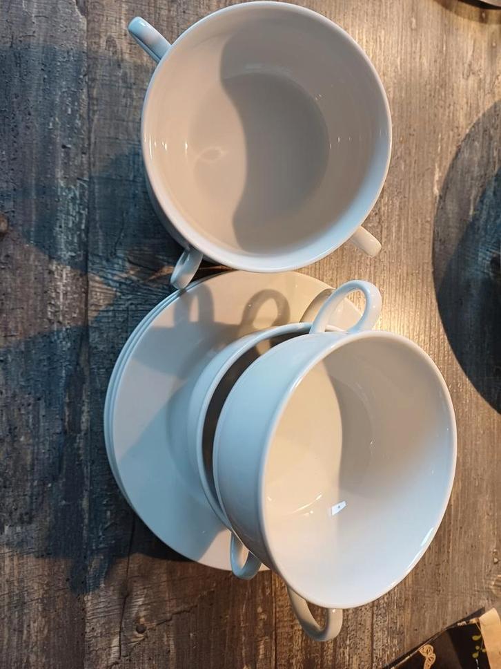 Set van 4 Soepkommen met Schotels, Huis en Inrichting, Keuken | Servies, Zo goed als nieuw, Kop(pen) en/of Schotel(s), Effen, Porselein