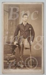 cdv geamputeerde jongeman staand amputee 1860's, Verzenden, Voor 1940, Gebruikt, Foto