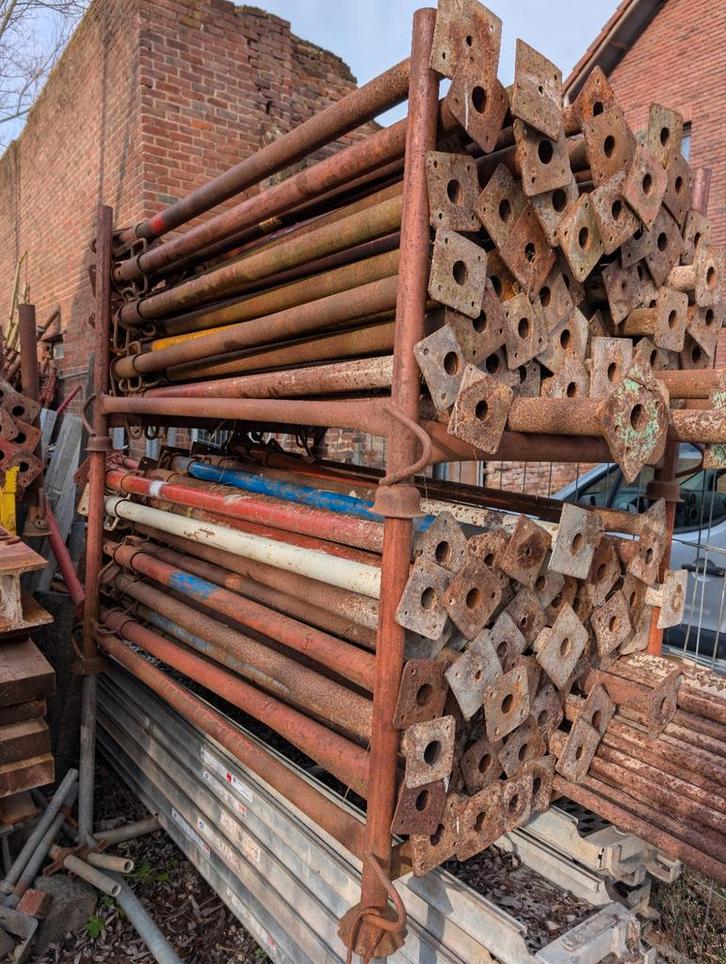 100 stutten, Doe-het-zelf en Verbouw, Steigers, Gebruikt, Overige typen, Minder dan 2 meter, Ophalen