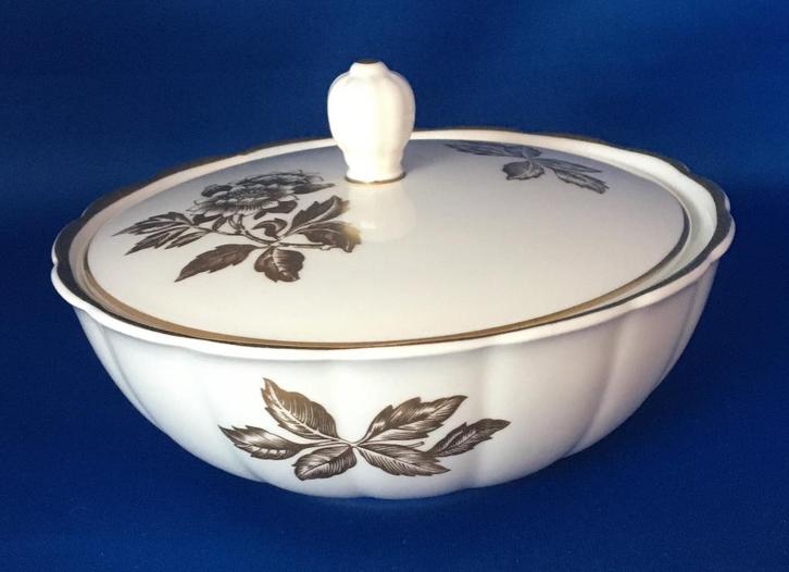 Wedgwood porcelain trinket/bonbon schaal met deksel, Antiek en Kunst, Antiek | Schalen, Ophalen of Verzenden