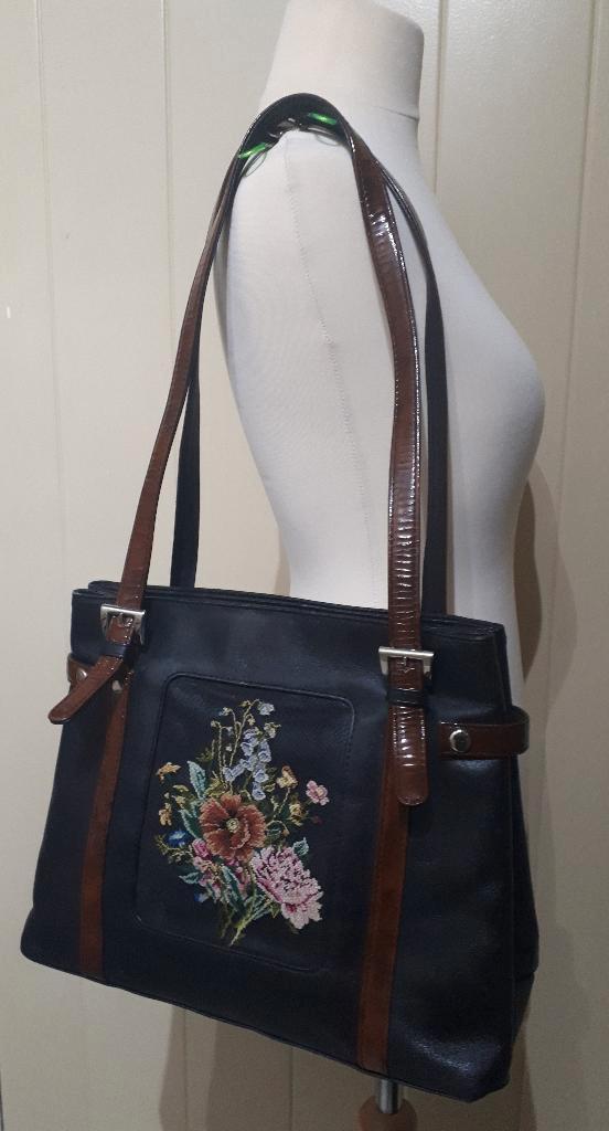 Vintage Michiko Kugo lederen/petit point schoudertas, Sieraden, Tassen en Uiterlijk, Tassen | Damestassen, Nieuw, Handtas, Zwart