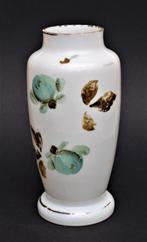 Vaas - Opaalglas - met bladmotieven, Antiek en Kunst, Antiek | Vazen, Ophalen of Verzenden