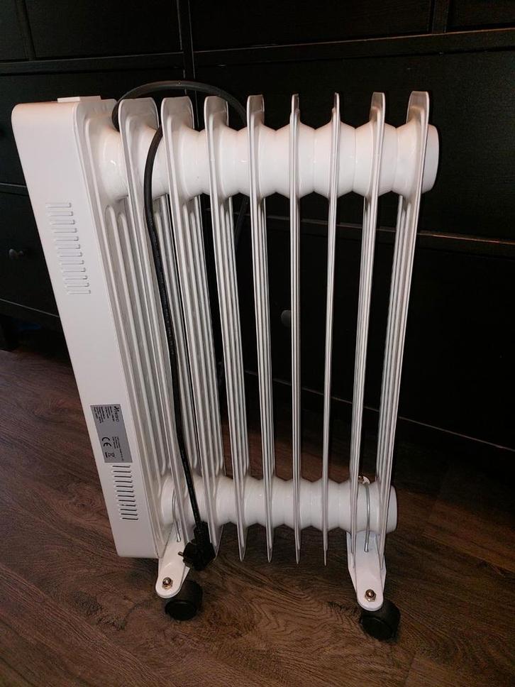 Oliegevulde Radiator - Tresko 2000W, Huis en Inrichting, Kachels, Zo goed als nieuw, Vrijstaand, Oliekachel, Elektrisch, Ophalen