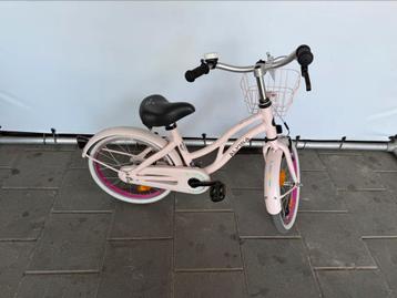 Meisjes fiets beschikbaar voor biedingen