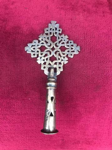 fraai oud processie-kruis uit Ethiopië beschikbaar voor biedingen