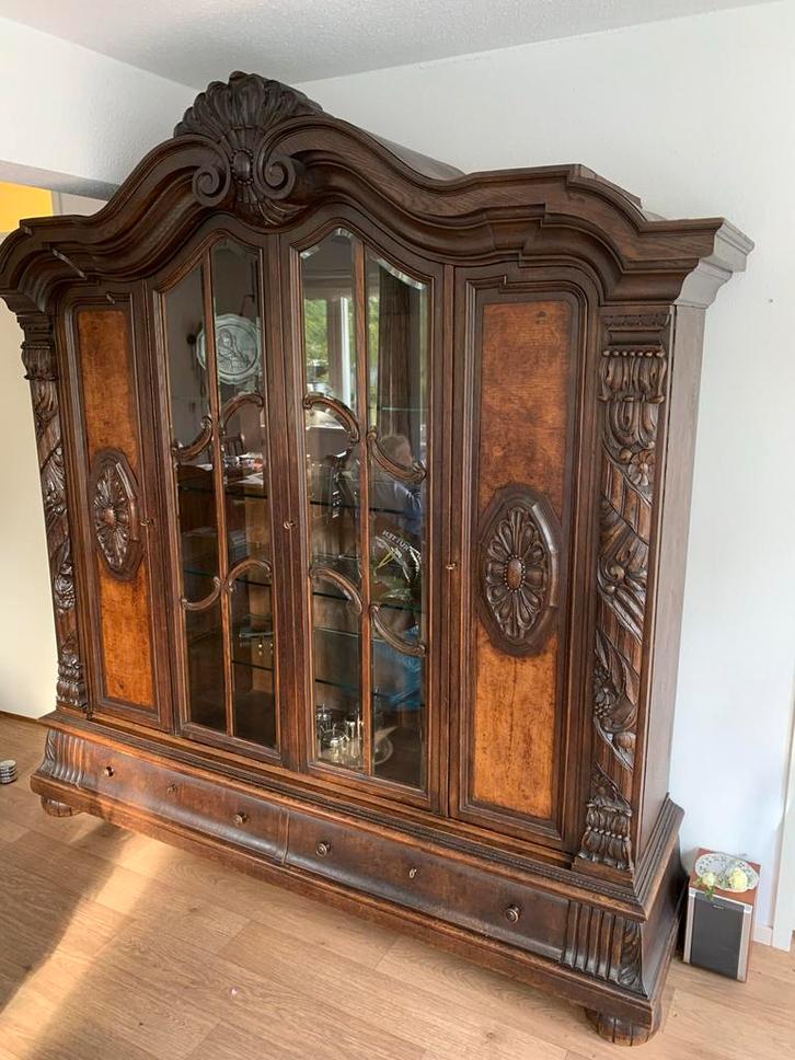 Antieke eikenhouten kast met houtsnijwerk, Antiek en Kunst, Antiek | Meubels | Kasten, Ophalen of Verzenden