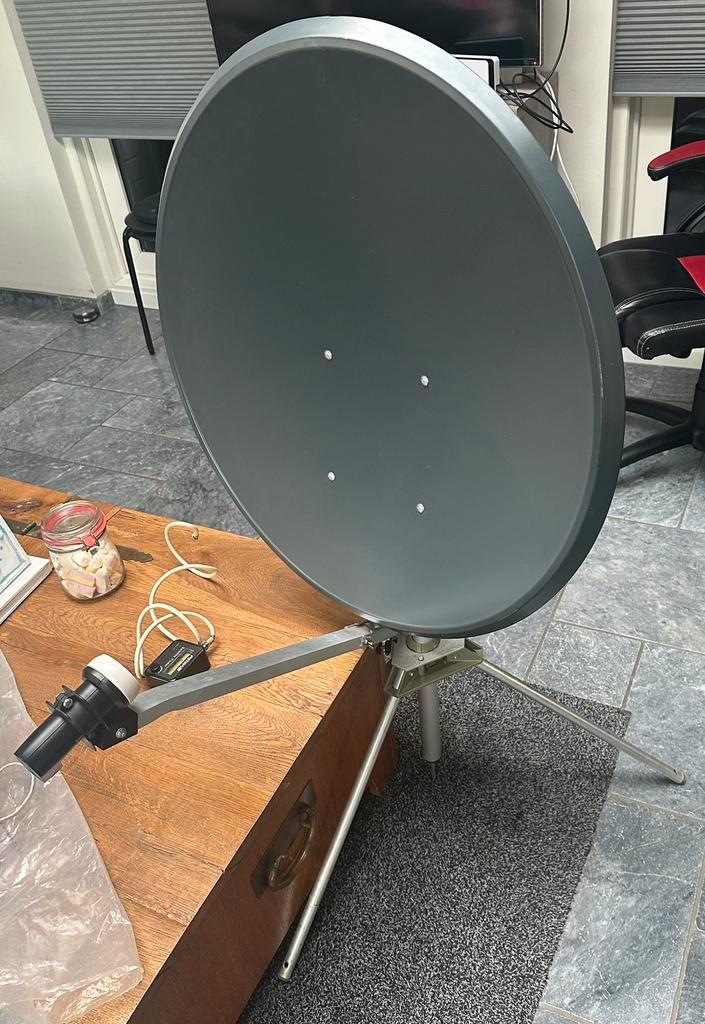 Complete set: schotels, tv en div toebehoren voor kamperen, Caravans en Kamperen, Kampeeraccessoires, Zo goed als nieuw, Ophalen