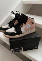 Nike air Jordan mid white artic orange black, Kleding | Dames, Schoenen, Nike, Ophalen of Verzenden, Sneakers of Gympen, Roze