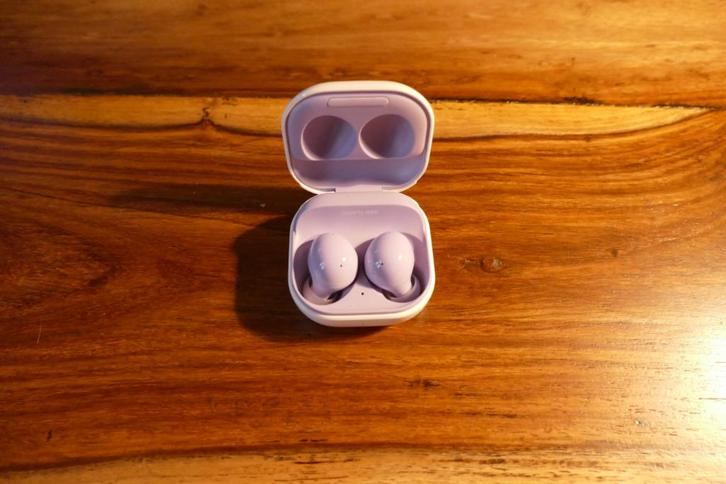 Galaxy buds 2 paars zo goed als nieuw incl charging case, Telecommunicatie, Mobiele telefoons | Oordopjes, Zo goed als nieuw, In oorschelp (earbud)