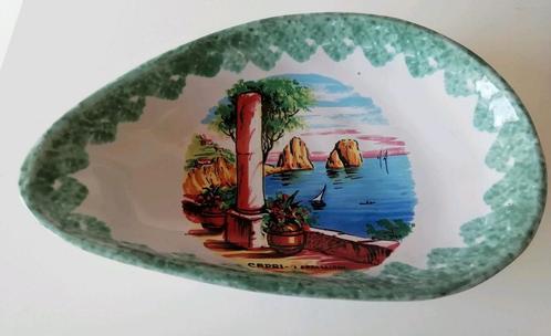 Mooie Italiaanse schaal met Capri afbeelding, Huis en Inrichting, Keuken | Servies, Zo goed als nieuw, Schaal of Schalen, Overige stijlen