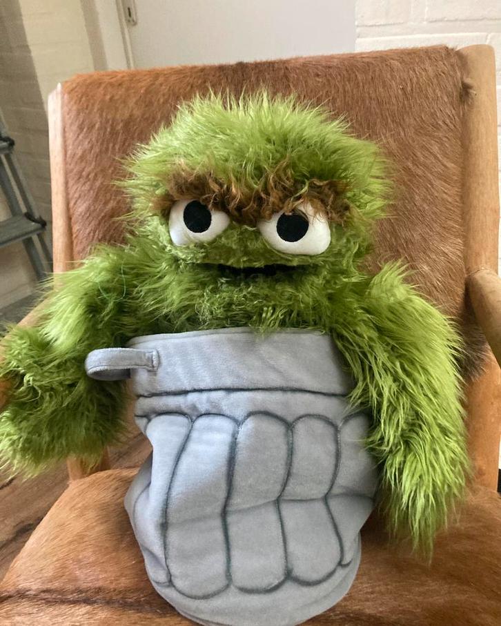 Living Puppets Sesamstraat handpop Oscar 65cm, Kinderen en Baby's, Speelgoed | Poppen, Zo goed als nieuw, Overige typen, Ophalen of Verzenden