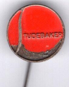 STUDEBAKER rood op zilverkleurig auto speldje 16 mm( D_056a), Verzamelen, Speldjes, Pins en Buttons, Zo goed als nieuw, Speldje of Pin