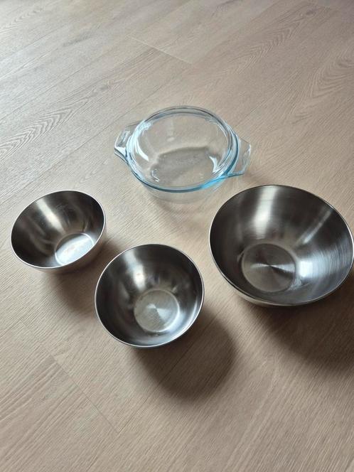 RVS-schalen en glazen Pyrex dekschaal, Huis en Inrichting, Keuken | Keukenbenodigdheden, Zo goed als nieuw, Ophalen of Verzenden