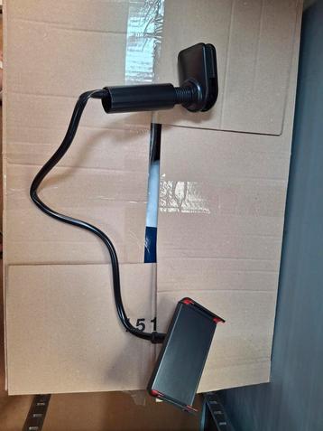 Mobiel of ipad/tablet houder beschikbaar voor biedingen