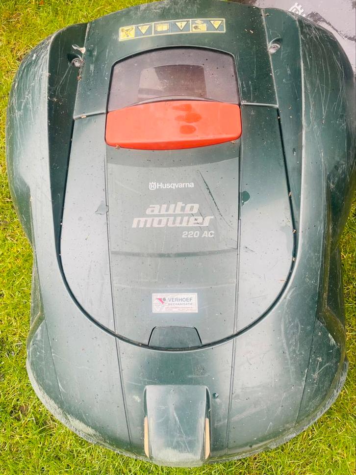 Husqvarna Automower 220AC (robotmaaier ), Tuin en Terras, Robotmaaiers, Gebruikt, 20 tot 25 cm, Ophalen of Verzenden