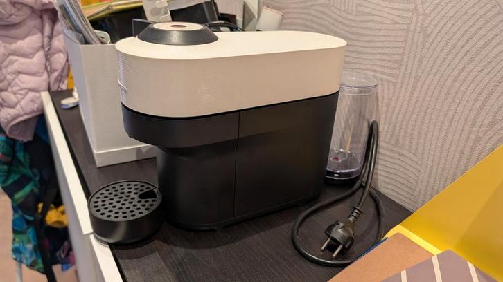 Nespresso Krups Vertuo Pop - Crème, Witgoed en Apparatuur, Koffiezetapparaten, Zo goed als nieuw, Koffiepads en cups, Koffiemachine
