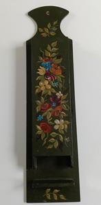 Vintage luciferdoosjes houder. Beschilderd met bloemetjes., Ophalen of Verzenden, Gebruikt