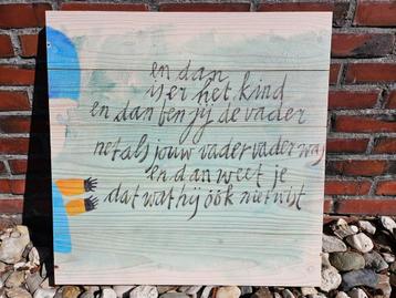 Houten bord met tekst van Wouter Stips  beschikbaar voor biedingen