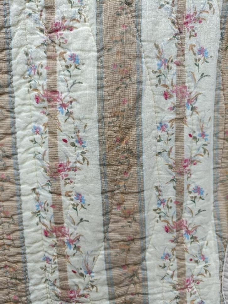 Roze wit doorgestikt sprei deken plaid quilt 2.55 x 2.35 mt, Huis en Inrichting, Slaapkamer | Beddengoed, Gebruikt, Deken of Dekbed
