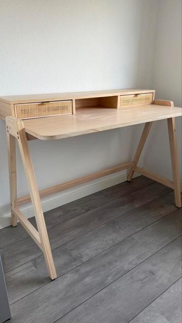 Bureau met twee lades - Bali stijl beschikbaar voor biedingen