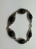 A722 Prachtige zilveren onyx streekdracht armband, Ophalen of Verzenden, X, Met edelsteen, Zilver