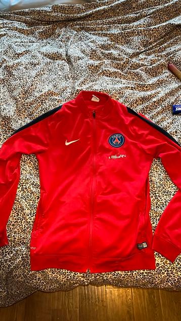 Paris vest rood maat L beschikbaar voor biedingen