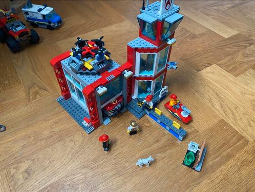 Lego city brandweerkazerne 60215, Kinderen en Baby's, Speelgoed | Duplo en Lego, Zo goed als nieuw, Lego, Complete set, Ophalen of Verzenden
