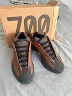 Yeezy 700, Ophalen of Verzenden, Zo goed als nieuw, Schoenen