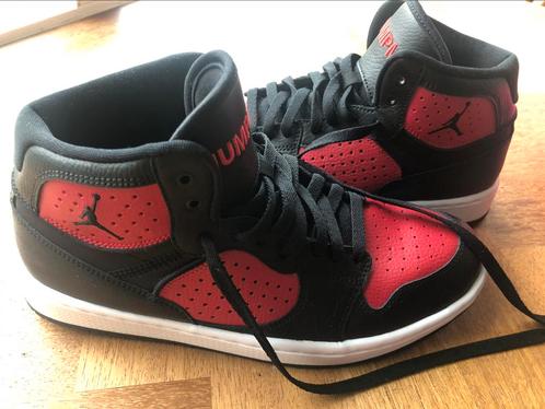 Nike Jumpman maat 42 zwart/rood, Kleding | Heren, Schoenen, Zo goed als nieuw, Sneakers of Gympen, Zwart, Ophalen of Verzenden