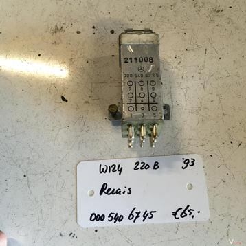 Mercedes W124 220 Benzine 1993 Overspanningsregelaar / Relai beschikbaar voor biedingen