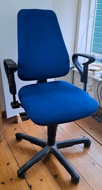 Ergonomisch verstelbaar bureaudraaistoel met bekkensteun beschikbaar voor biedingen