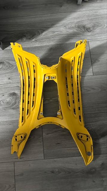 Vespa Sprint Treeplank (geel) beschikbaar voor biedingen