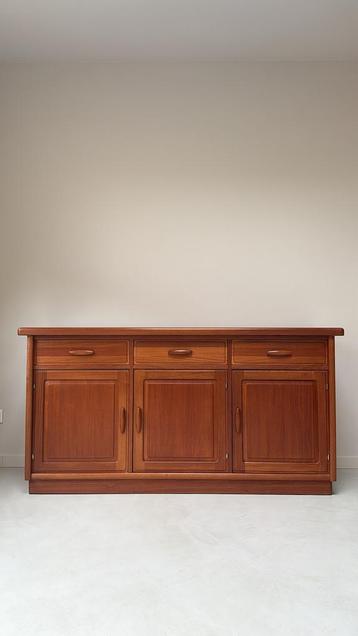Vintage houten Dyrlund kast / dressoir beschikbaar voor biedingen