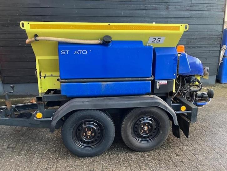 Nido Stratos B11-18 zoutstrooier bj 2012, Zakelijke goederen, Machines en Bouw | Onderhoud en Reiniging, Ophalen