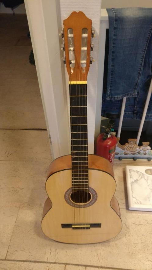 Akoestische Gitaar en Gitaartas, Muziek en Instrumenten, Snaarinstrumenten | Gitaren | Akoestisch, Gebruikt, Klassieke of Spaanse gitaar