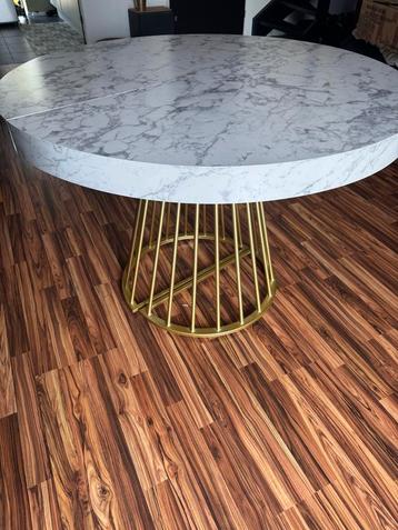 Moderne Tafel met Marmerlook beschikbaar voor biedingen