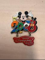 Mickey Année 2008 + suspension Disneyland Paris, Ophalen of Verzenden, Mickey Mouse, Zo goed als nieuw, Beeldje of Figuurtje