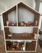 Houten poppenhuis incl Sylvanian sets, Kinderen en Baby's, Speelgoed | Poppenhuizen, Ophalen, Zo goed als nieuw, Poppenhuis