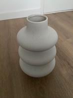 Moderne witte vaas, Ophalen, Wit, Aardewerk of Porselein, Zo goed als nieuw