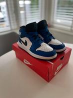 Nike Air Jordan 1 Mid Blauw/Zwart - Zo goed als nieuw!, Kleding | Heren, Schoenen, Ophalen of Verzenden, Zo goed als nieuw, Blauw