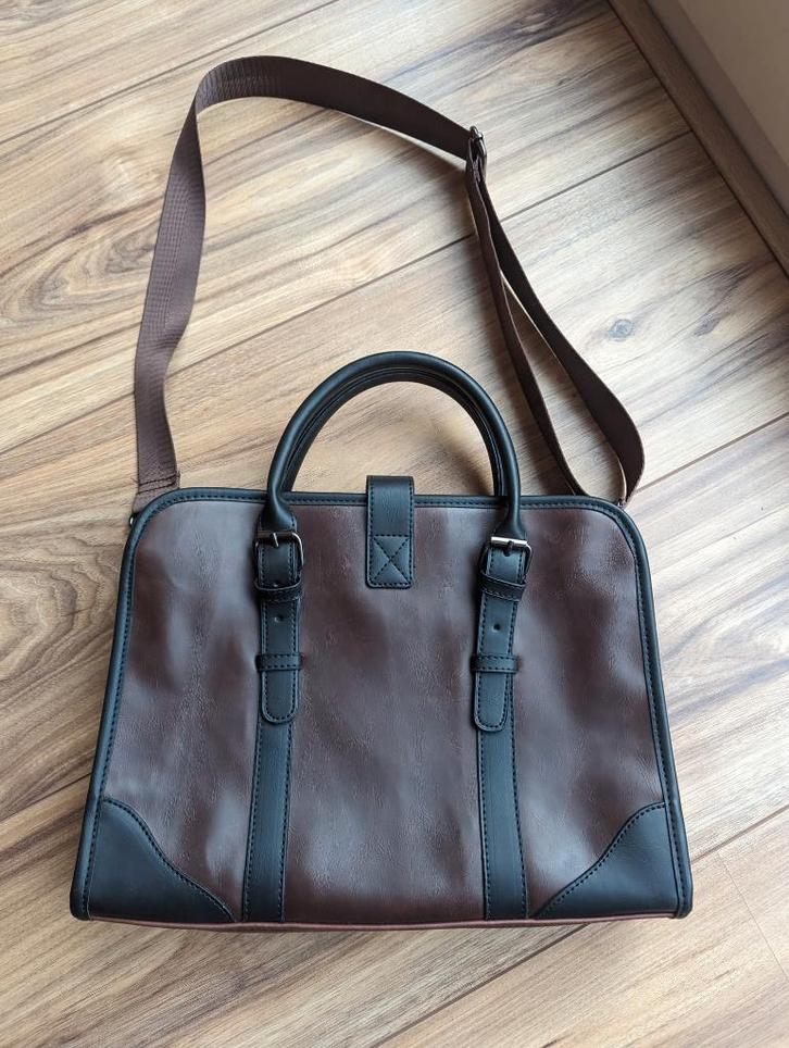 Nette nieuwe leren bruine tas met vak, rits en schouderband, Sieraden, Tassen en Uiterlijk, Tassen | Schoudertassen, Nieuw, Bruin