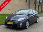 Toyota Prius 1.8 Aspiration APK NAP AIRCO Cruisecontrol, Origineel Nederlands, Te koop, Zilver of Grijs, 5 stoelen