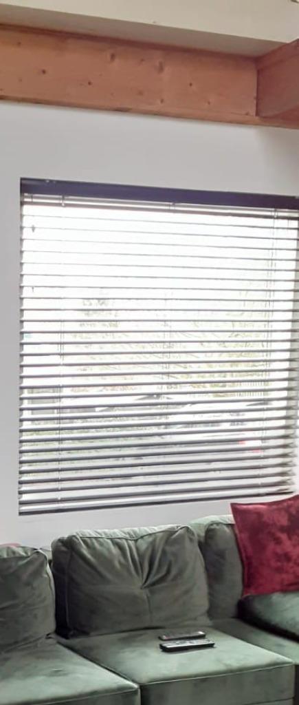 jaloezieën 2 stuks zwart, Huis en Inrichting, Stoffering | Gordijnen en Lamellen, Gebruikt, 100 tot 150 cm, 100 tot 150 cm, Zwart