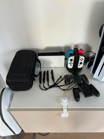 Nintendo switch OLED wit 4 joy con loading dock hoes 2houder beschikbaar voor biedingen