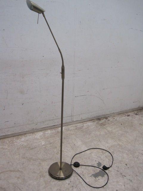 Vloerlamp Leeslamp / staal rvs kleur, Huis en Inrichting, Lampen | Vloerlampen, Gebruikt