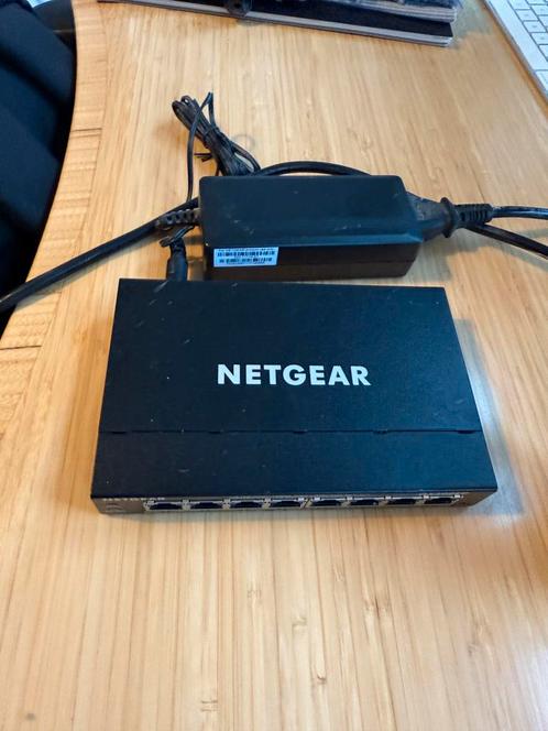 NETGEAR 8-Port Gigabit Ethernet PoE+, Computers en Software, Netwerk switches, Zo goed als nieuw, Ophalen of Verzenden